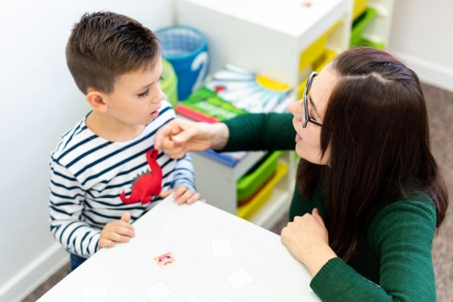 How can speech therapy help people who are hard of hearing or deaf?